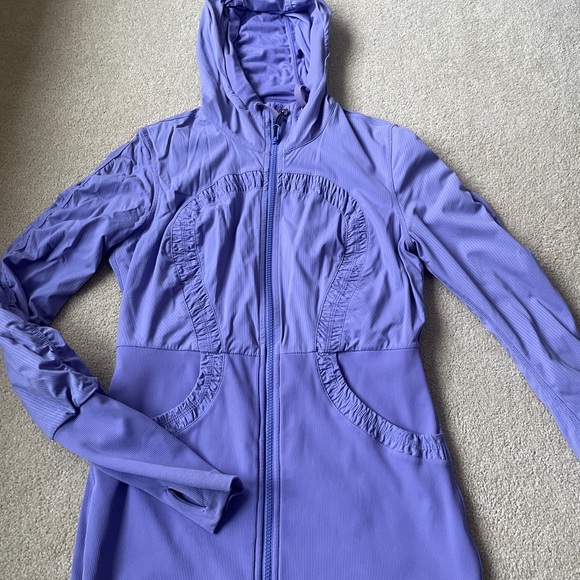 Lulu lemon women's jacket. - Picture 7 of 7